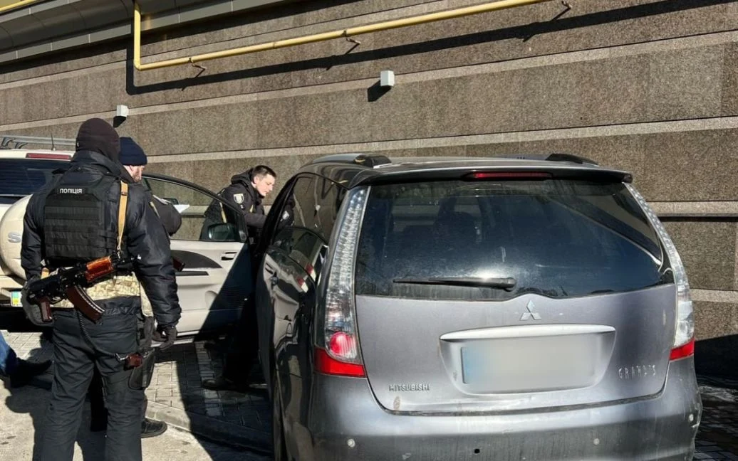 Конфлікт на дорозі в Києві завершився стріляниною: деталі інциденту та реакція поліції